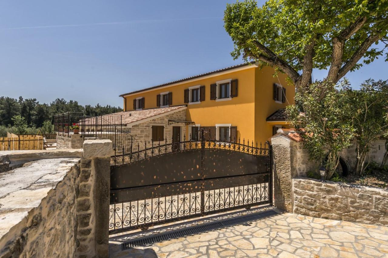 Spacious Four-Bedroom Villa Marija Klostar Екстер'єр фото