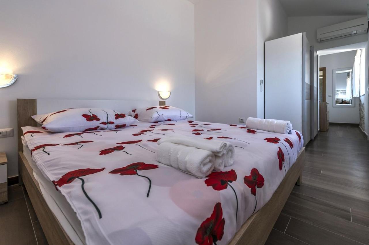 Spacious Four-Bedroom Villa Marija Klostar Екстер'єр фото